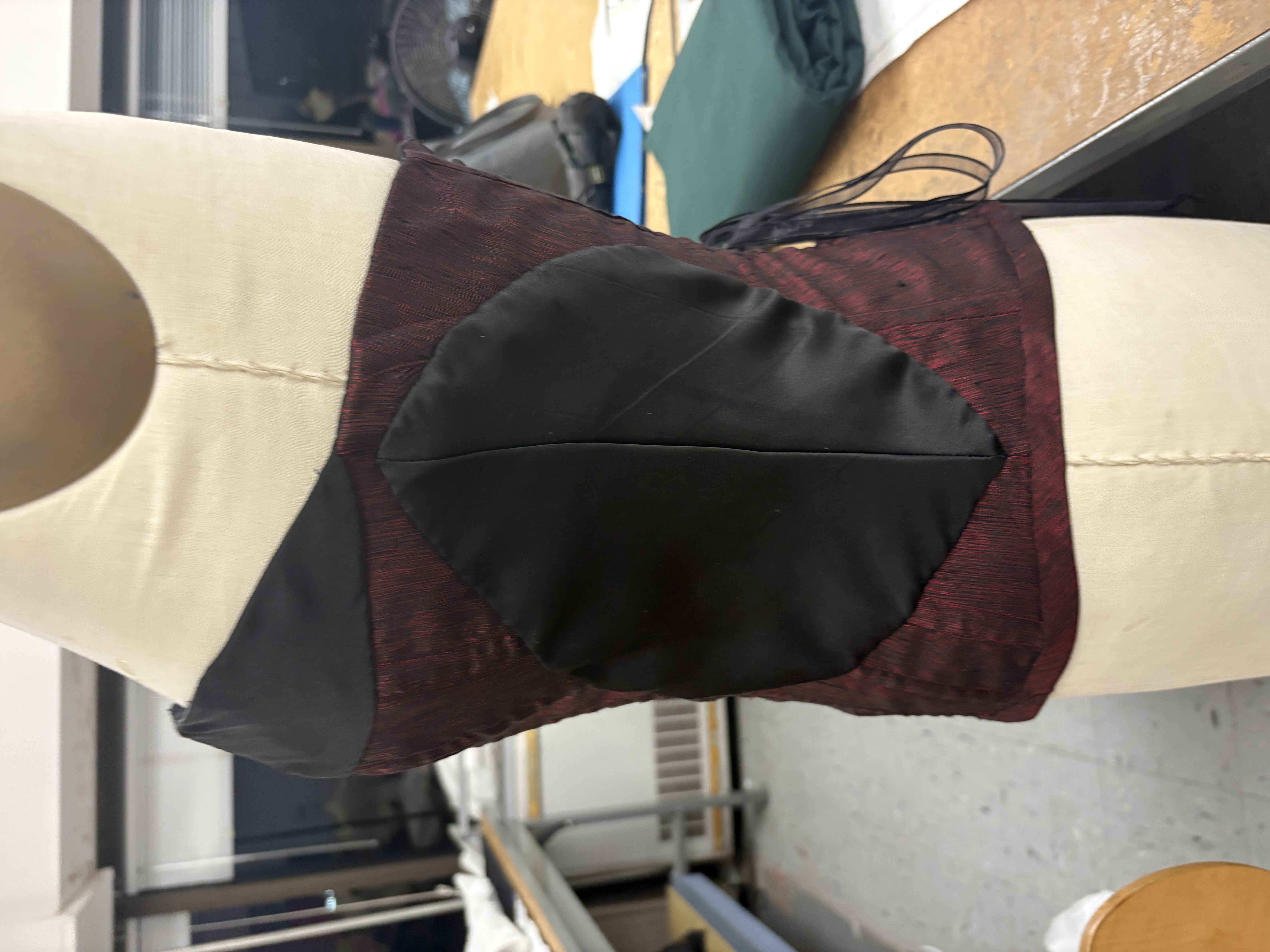 Wine corset, seam detail